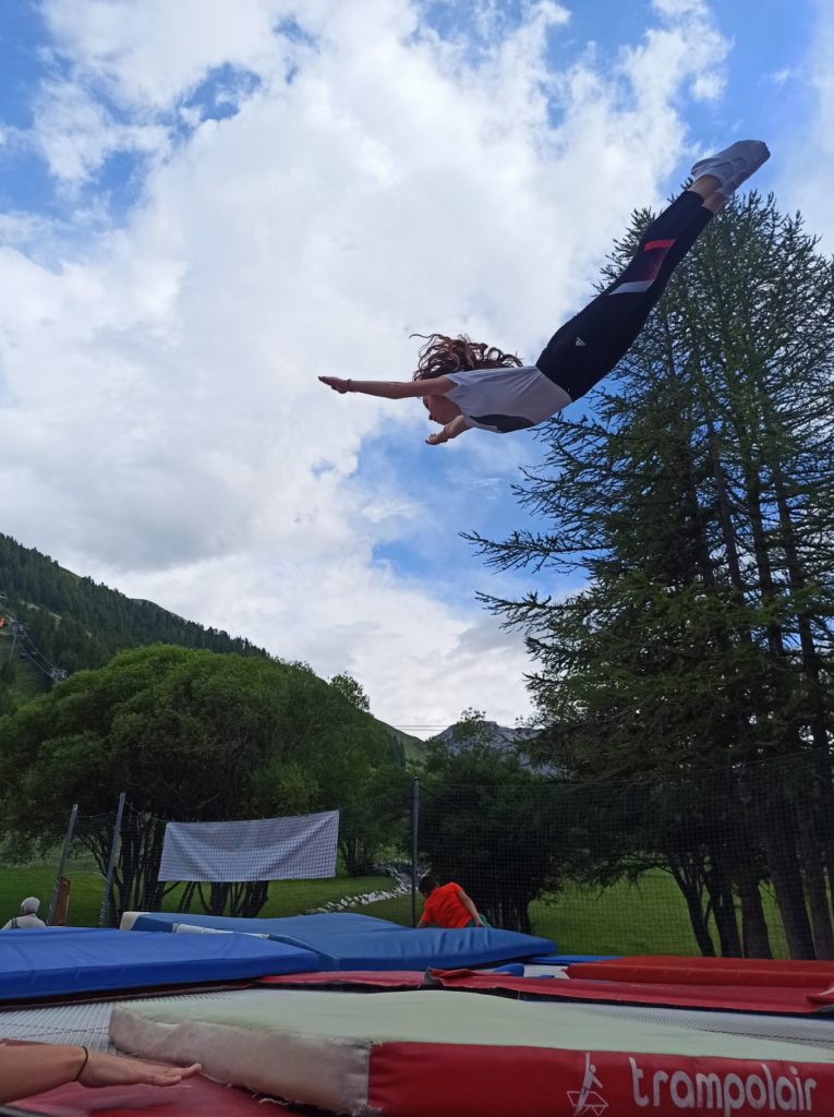 Apolline piqué trampoline stage